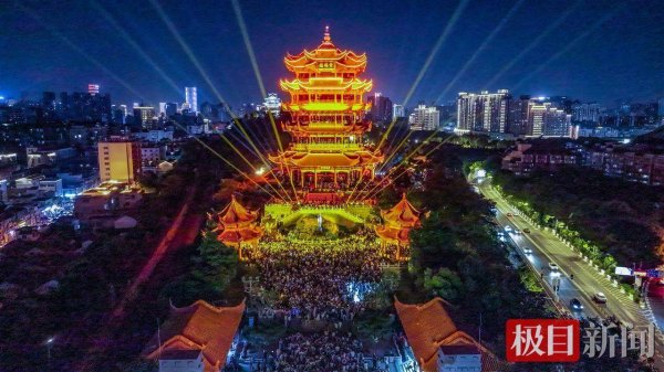 牛8速配 暑期旅游“成绩”出炉 “夜上黄鹤楼”门票预订量同比翻番